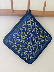  Be Wild blueberry pattern linen pot holder