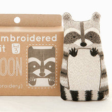  Raccoon - Embroidery Kit