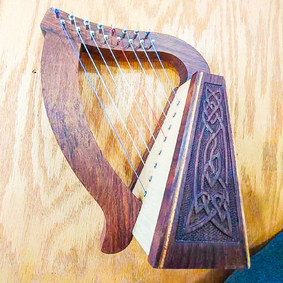 Harp Lily 8 String w/ Celtic Knotwork