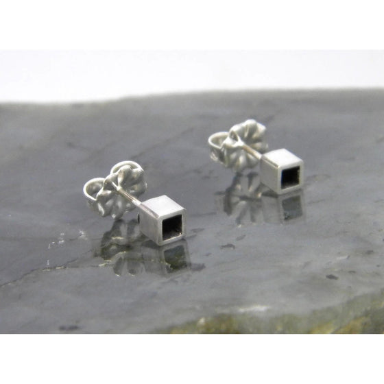 Minimalism Post Earrings V1