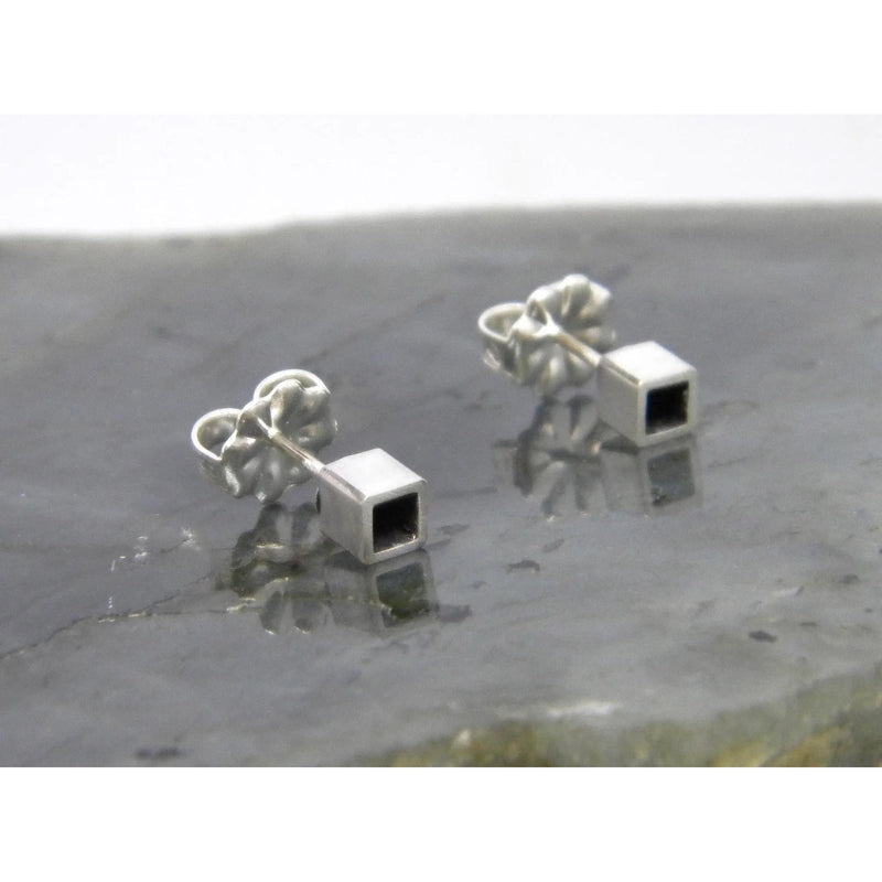 Minimalism Post Earrings V1